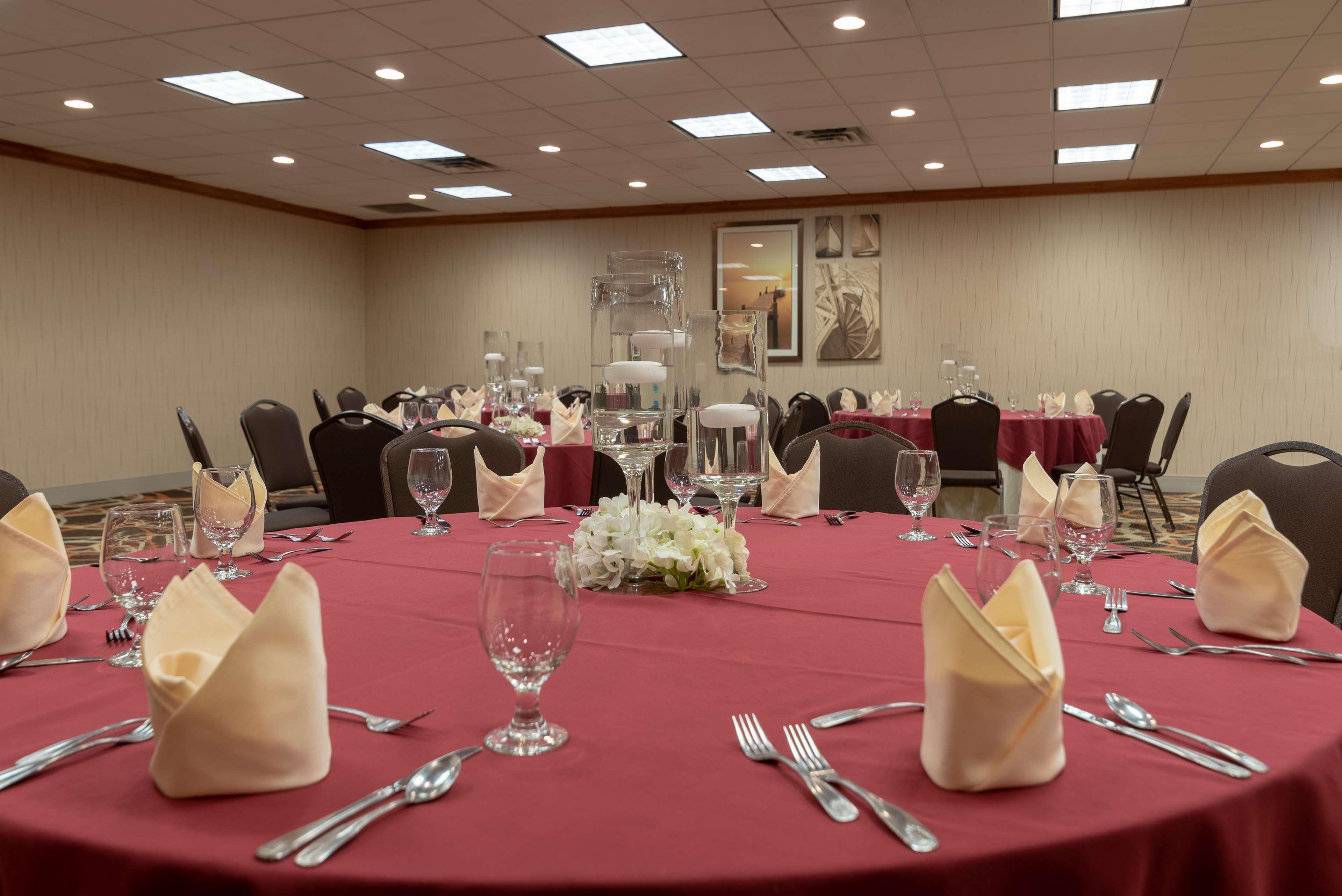 Doubletree By Hilton Norfolk Airport Hotel Bagian luar foto