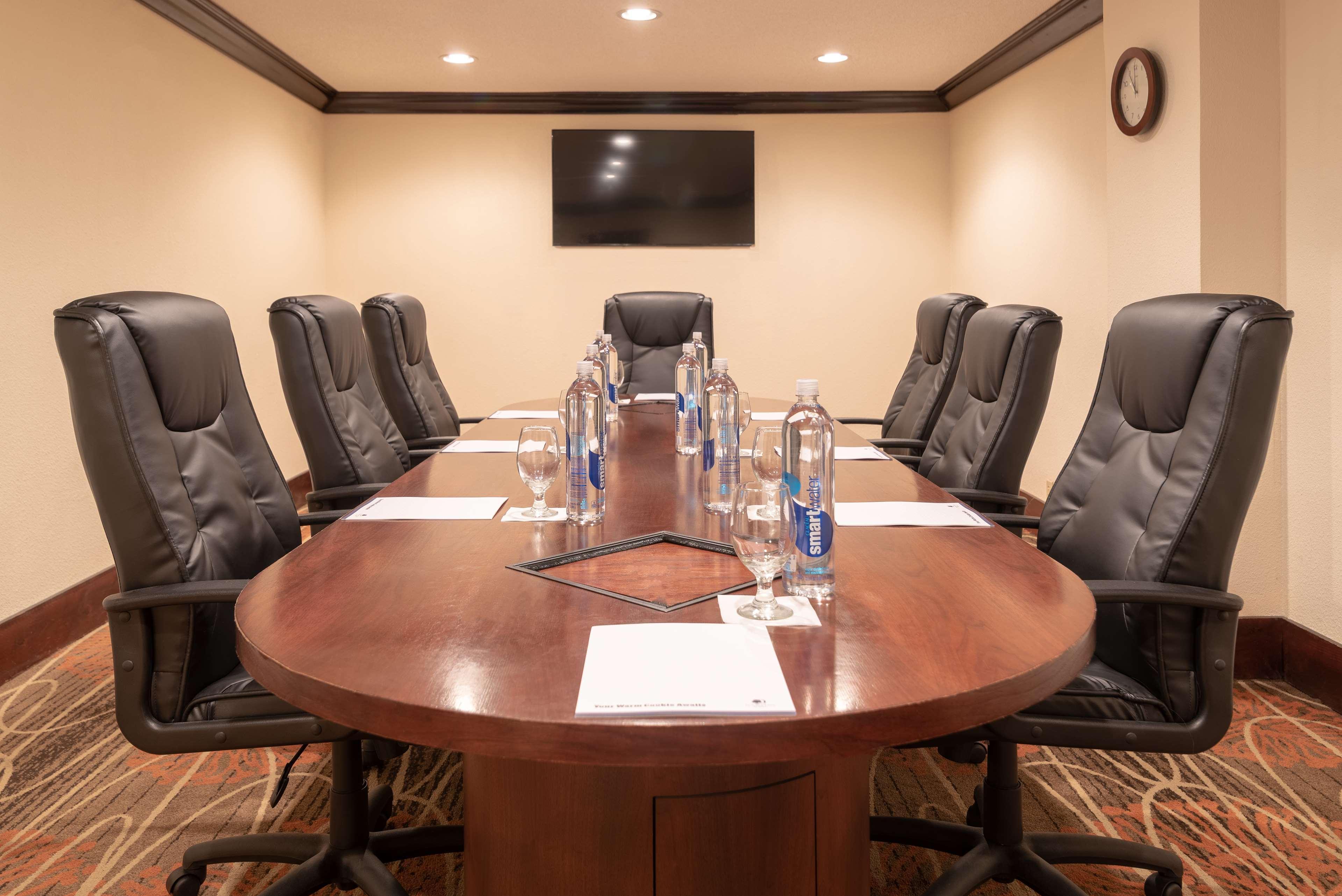Doubletree By Hilton Norfolk Airport Hotel Bagian luar foto