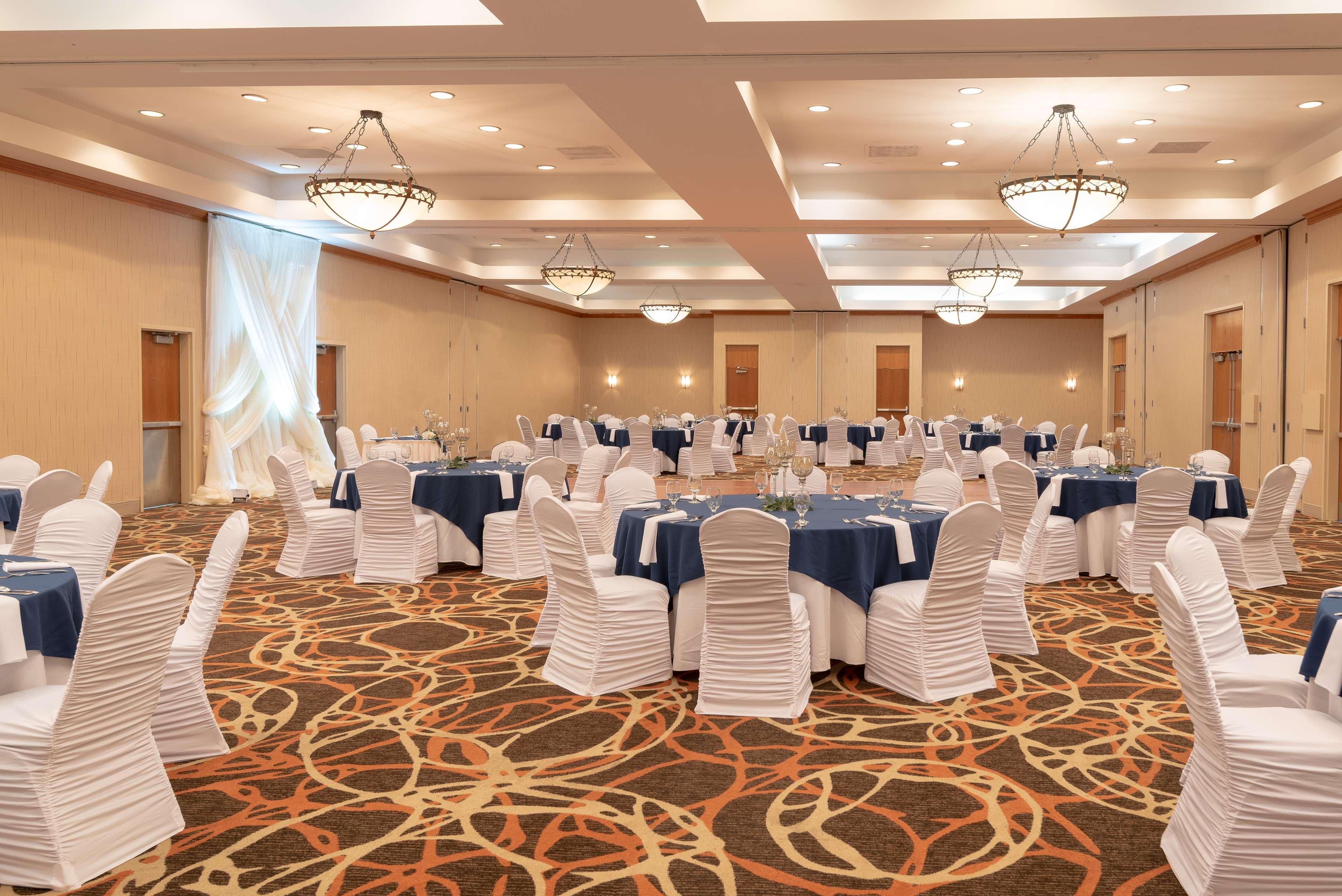 Doubletree By Hilton Norfolk Airport Hotel Bagian luar foto