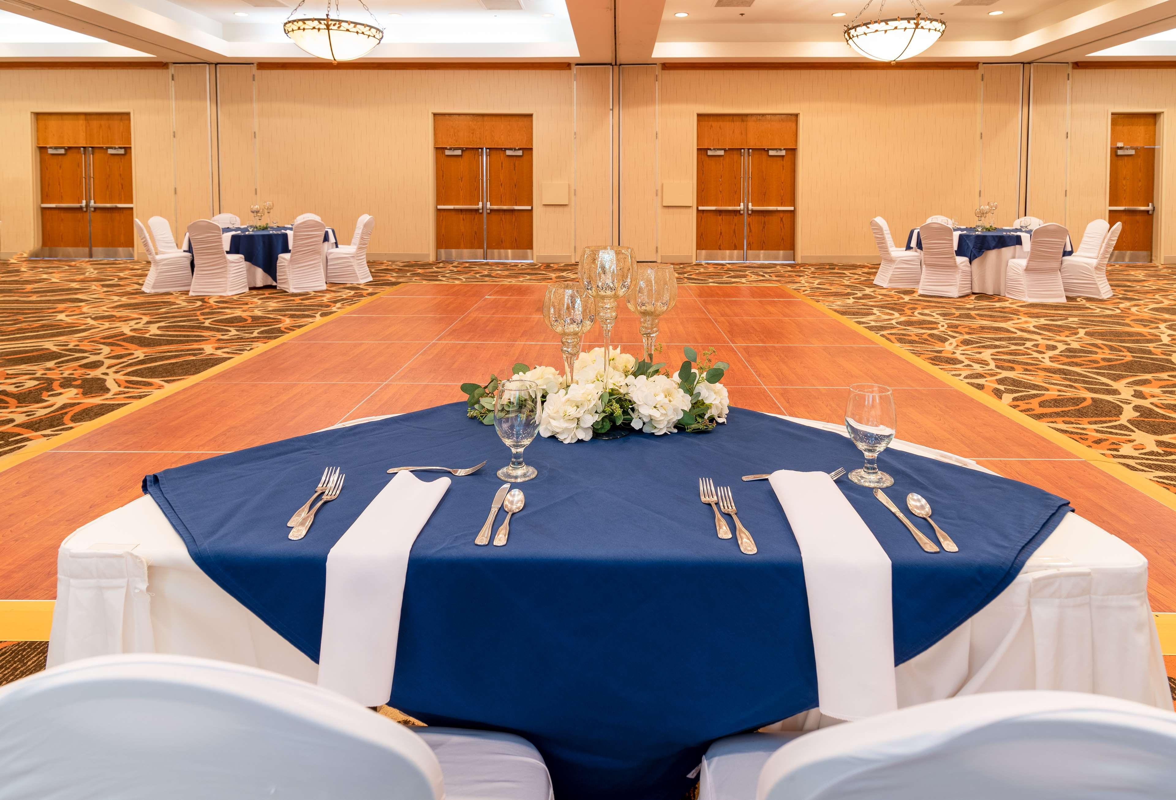 Doubletree By Hilton Norfolk Airport Hotel Bagian luar foto