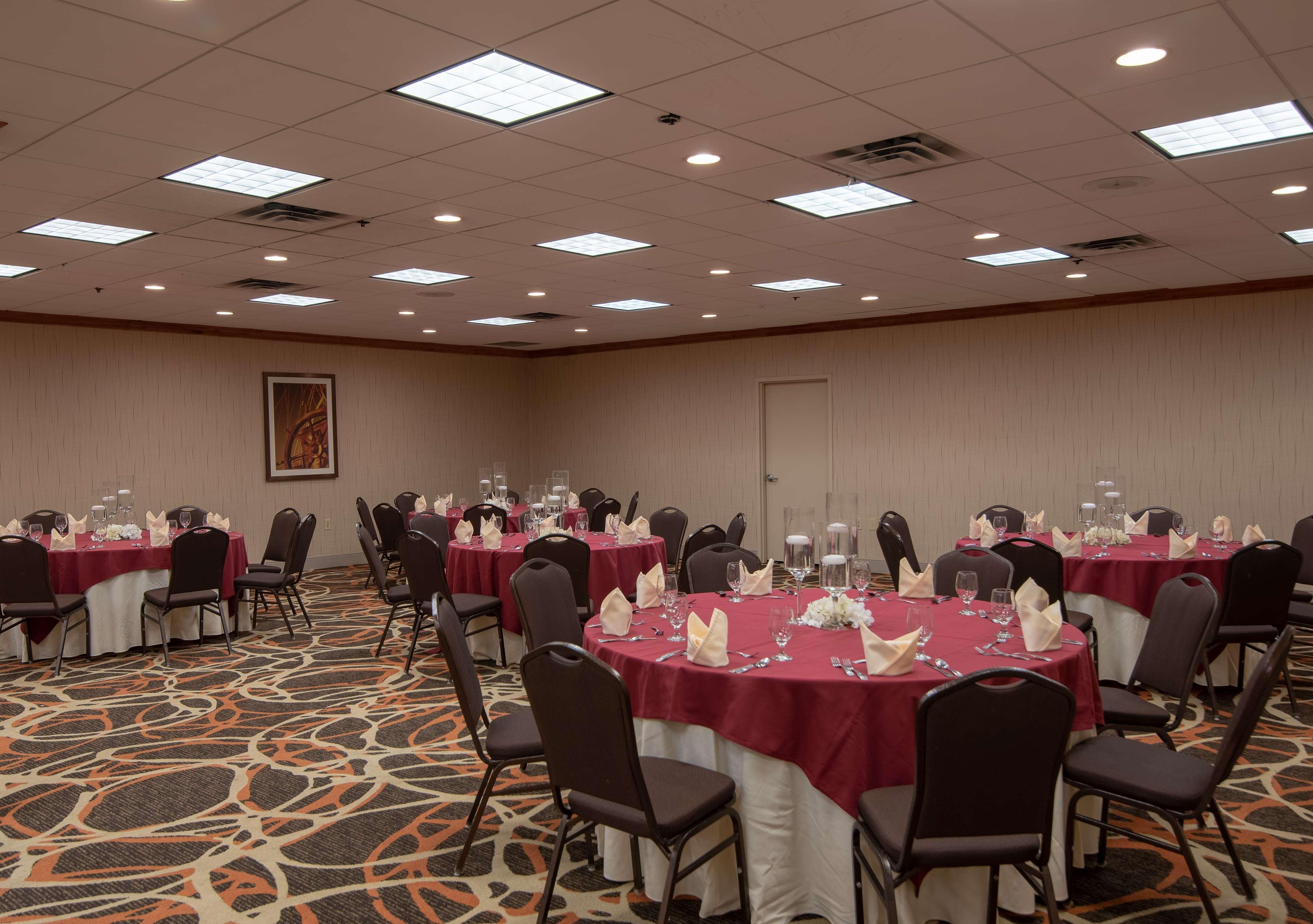 Doubletree By Hilton Norfolk Airport Hotel Bagian luar foto