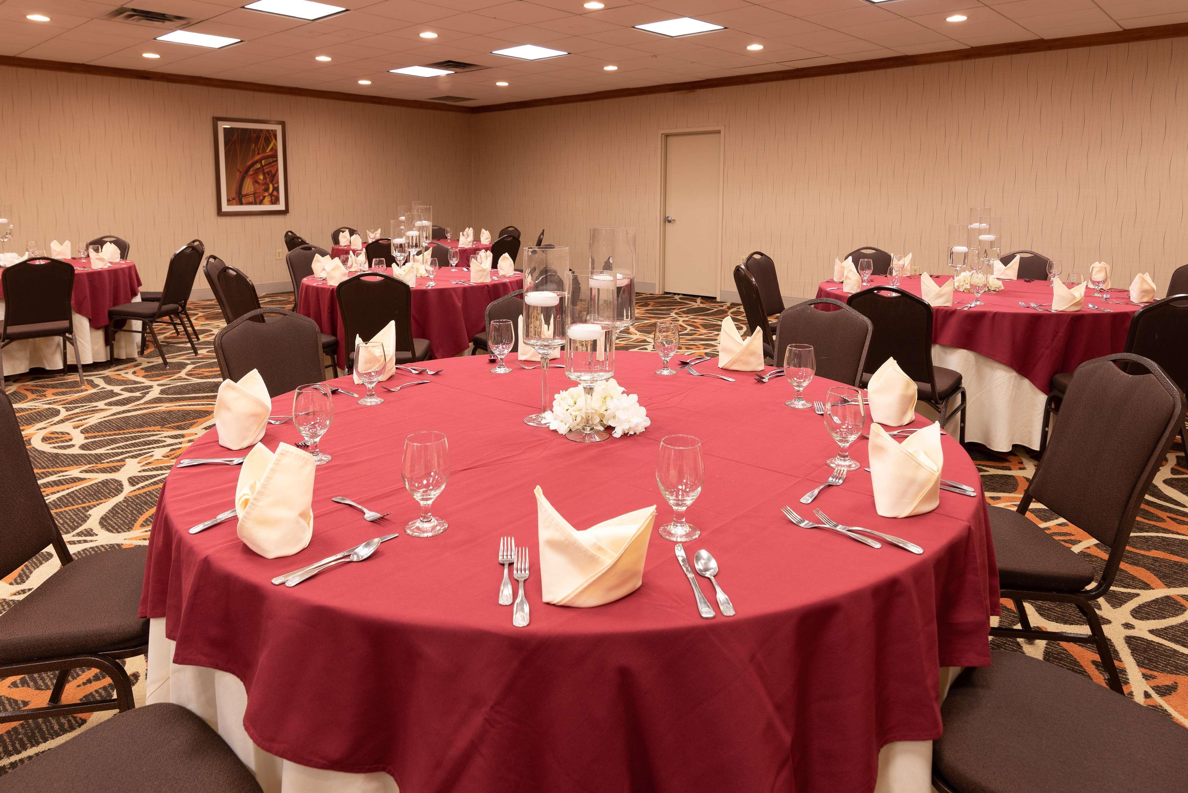 Doubletree By Hilton Norfolk Airport Hotel Bagian luar foto