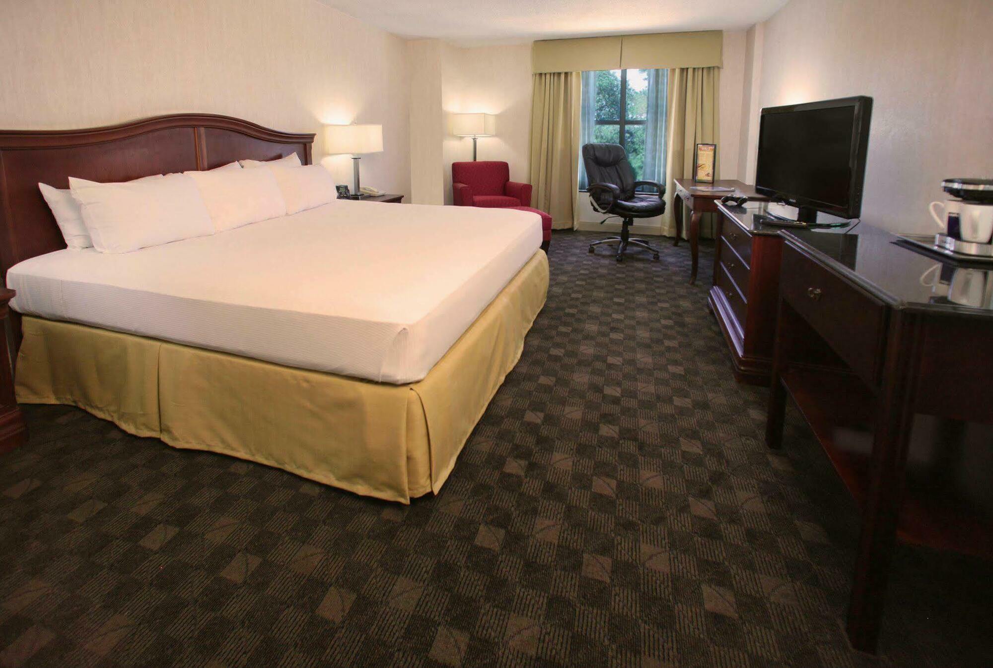 Doubletree By Hilton Norfolk Airport Hotel Bagian luar foto